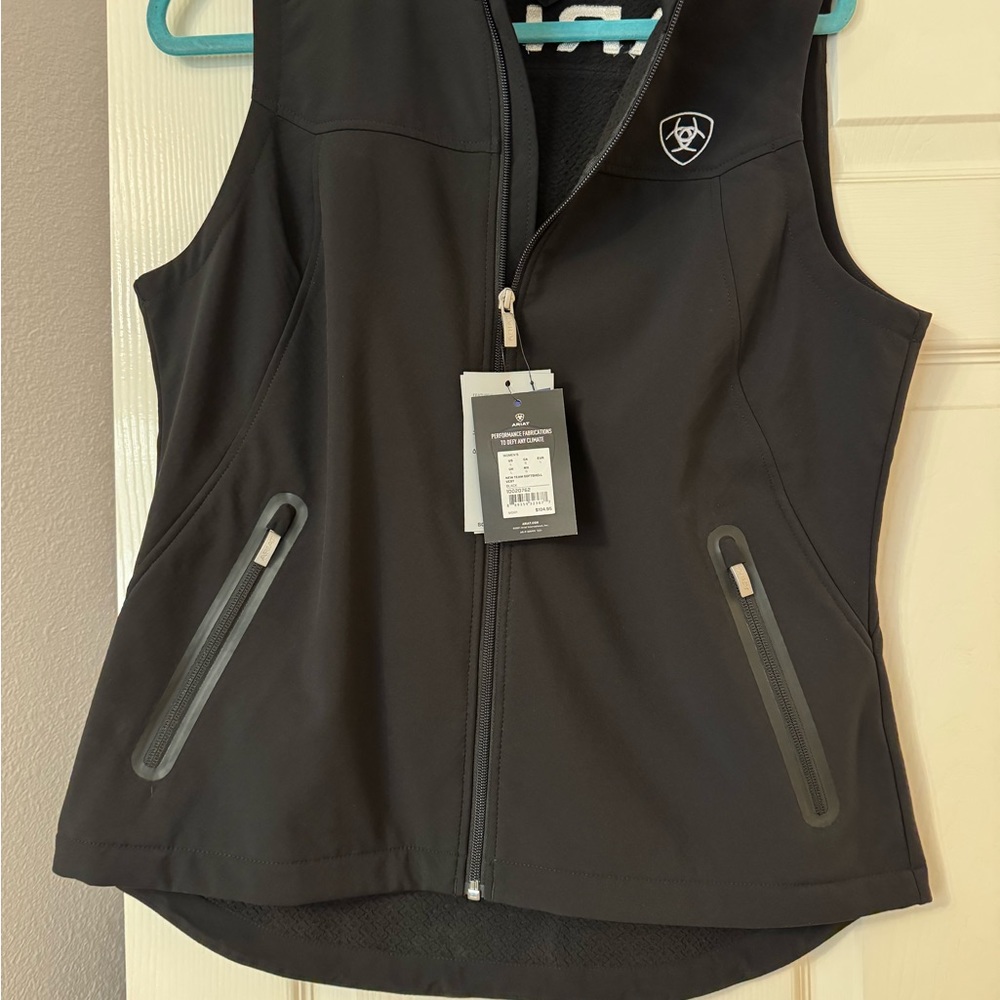 ARIAT vest